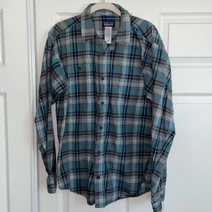 Patagonia organic cotton button down - size medium